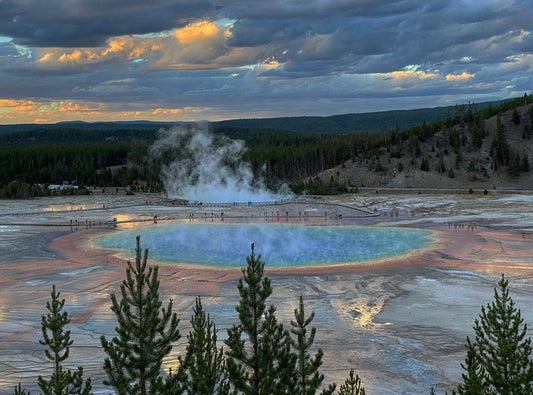 Yellowstone Reverie: A Photographic Odyssey - Dee Smith